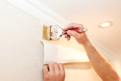 Pose de papier peint à la Ségalassière — revêtements muraux et toiles de verre
